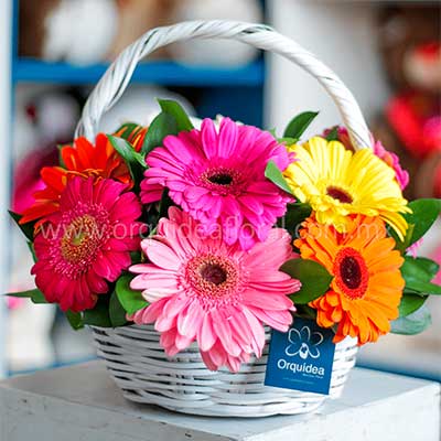 canasta-con-flores